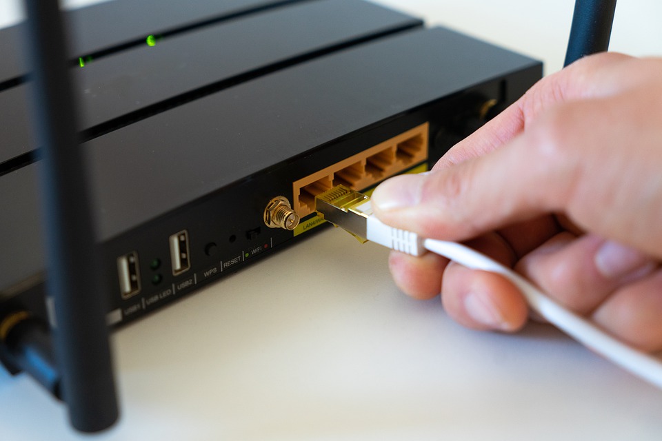 What is the Difference Between Broadband and Dial-Up?