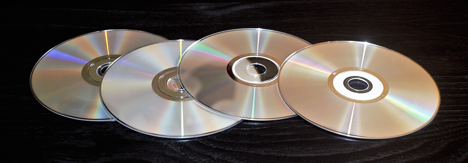 What is the Difference Between DVD-RAM and DVD-ROM?